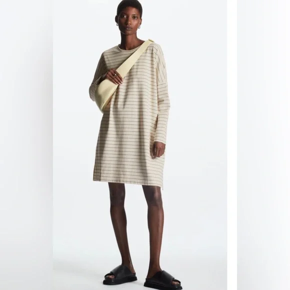 COS Relaxed-Fit Cotton-Blend T-Shirt Dress Beige / Black COS Relaxed-Fit Cotton-Blend T-Shirt Dress Beige / Black